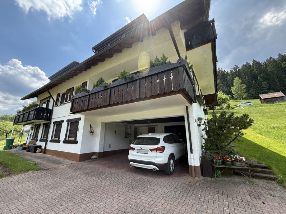 Garage und 2 �berdachte PKW-Stellpl�tze vorhanden Mehrfamilienhaus Baiersbronn