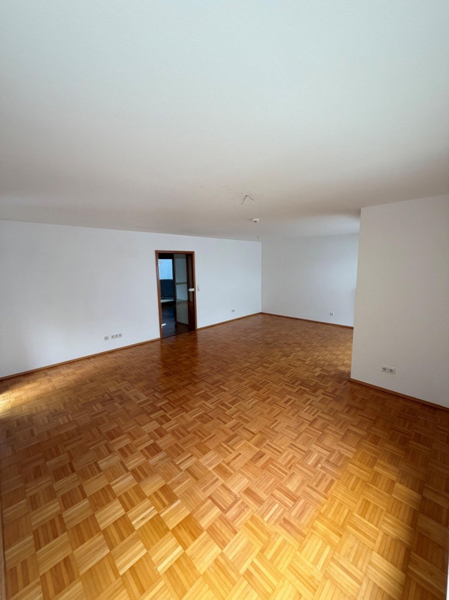 Wohn-/ und Esszimmer Etagenwohnung Dornstetten