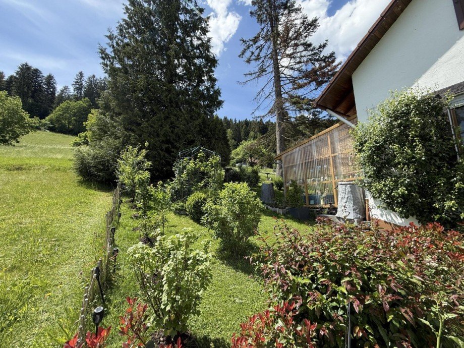 Sch�n angelegter Garten Mehrfamilienhaus Baiersbronn