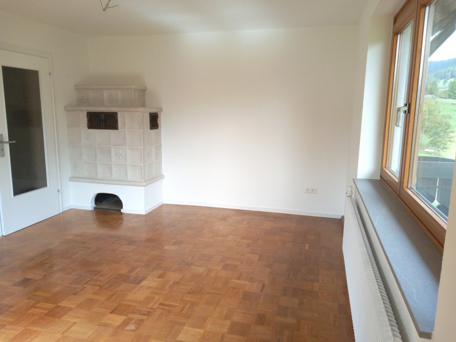 Wohnzimmer OG mit Kachelofen Mehrfamilienhaus Baiersbronn