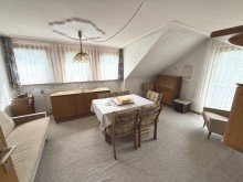 Wohnzimmer - Ferienwohnung-Nr. 2 im DG Wohnen wo anderen Urlaub machen - Gro�z�giges Mehrfamilienhaus in TOP-Lage